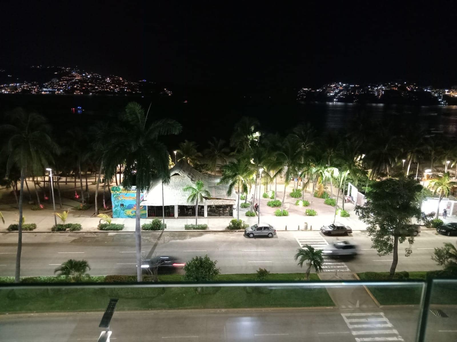 Noche en Acapulco, desde el hotel Ramada.