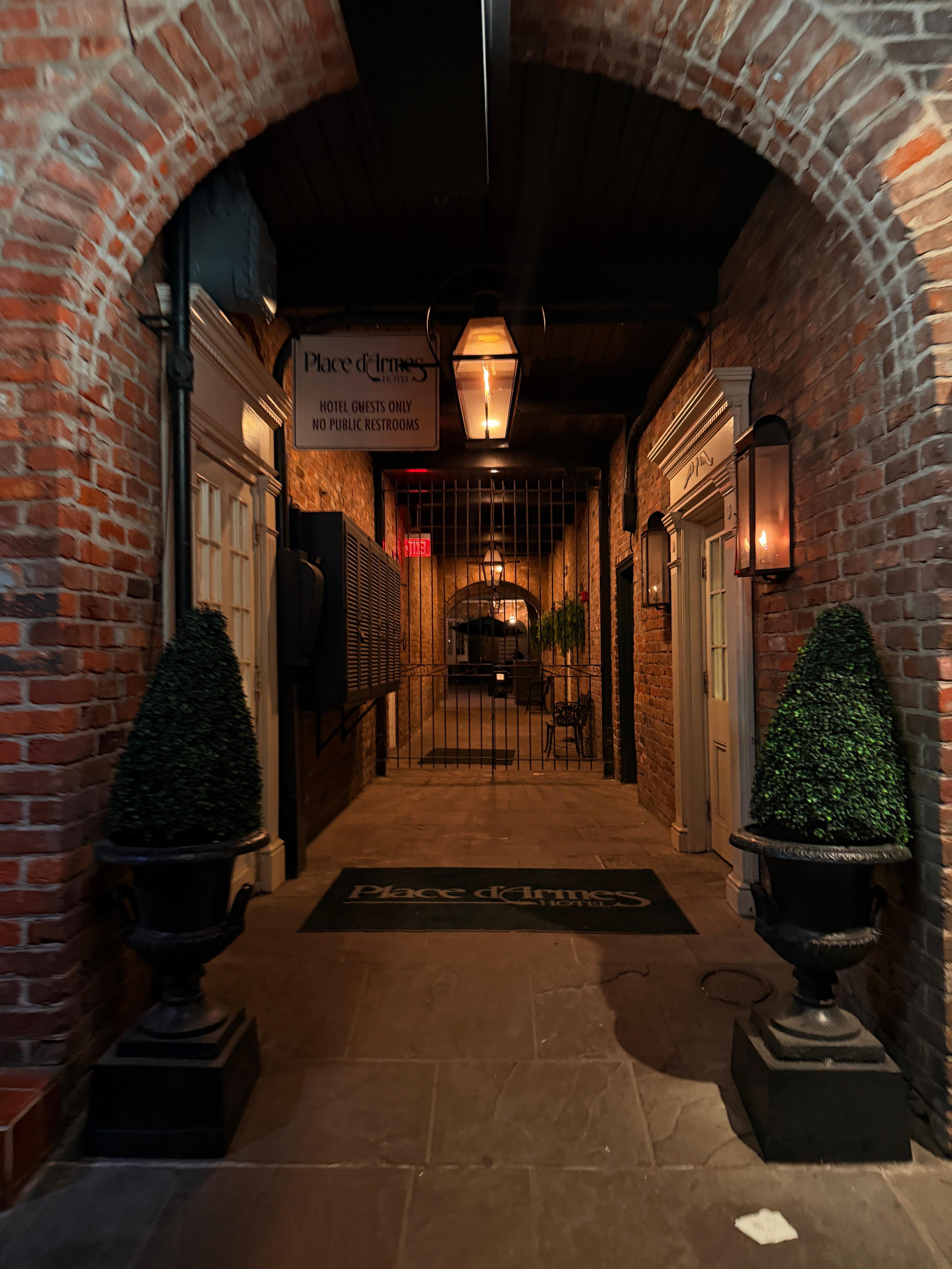 Beautiful entry way  from the street!