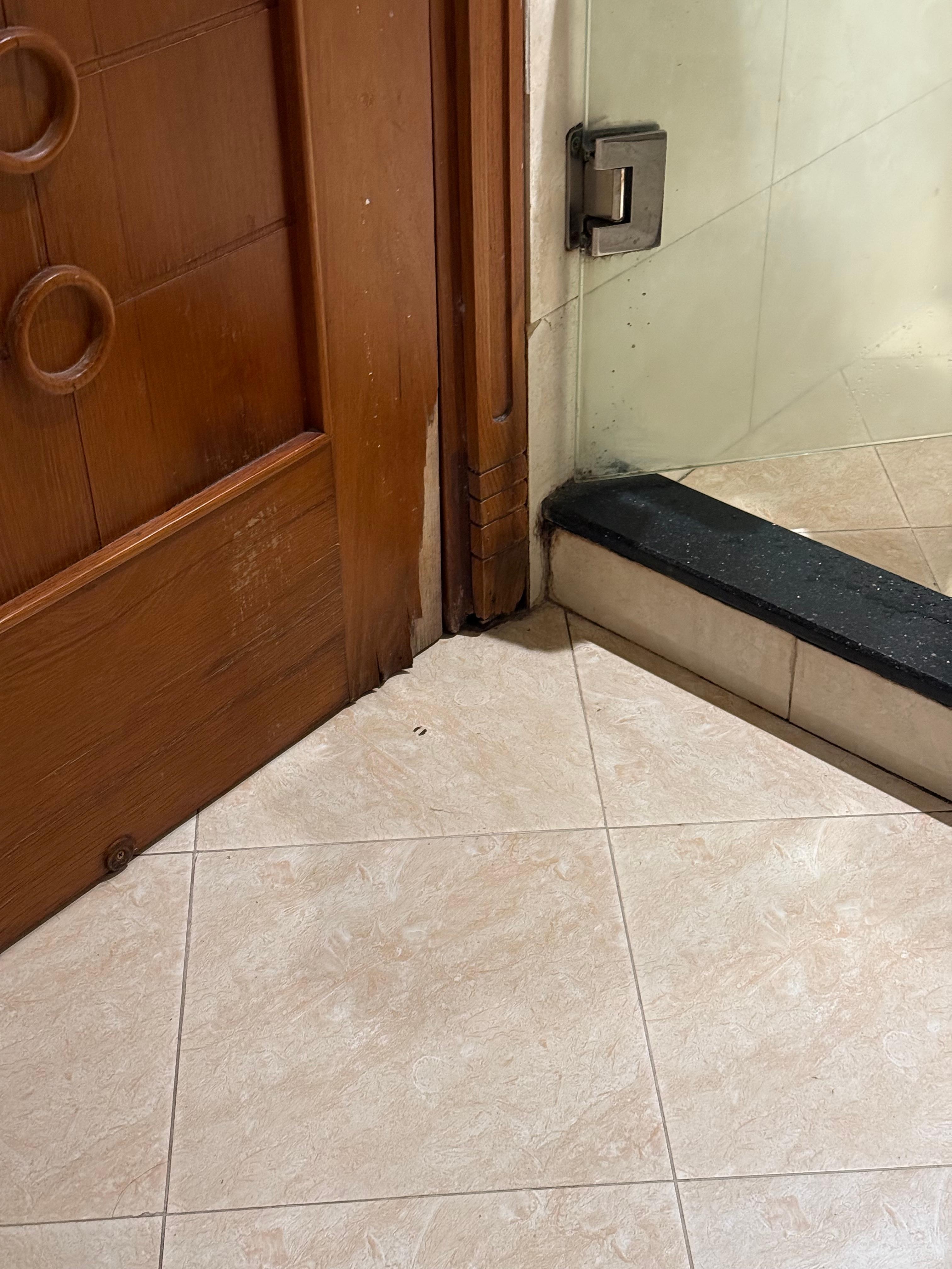 The whole room had peeled interior.