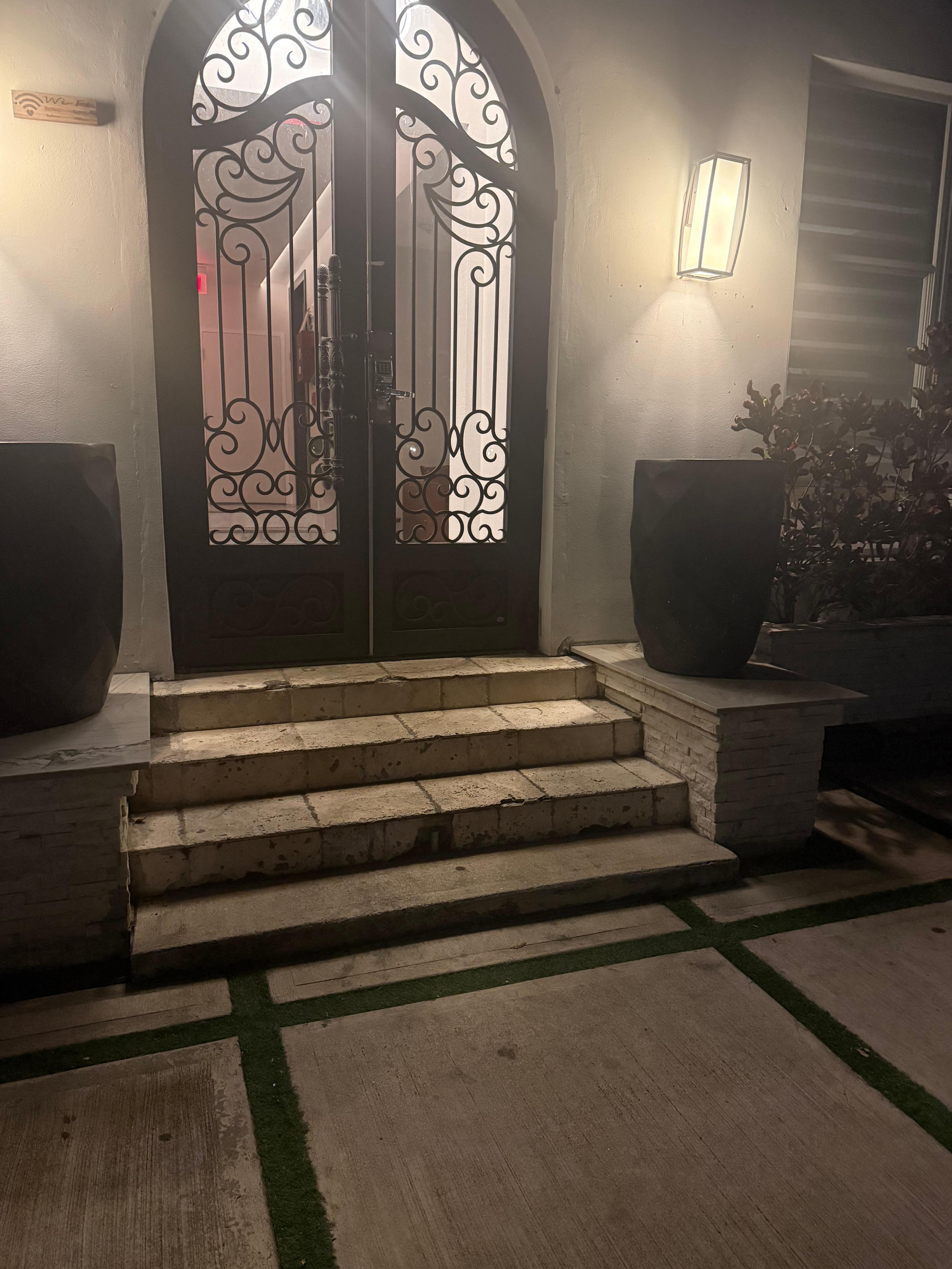 Photos of property on Expedia not accuratel at ALL