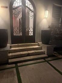 Photos of property on Expedia not accuratel at ALL