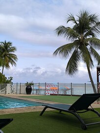 Vue depuis la piscine.