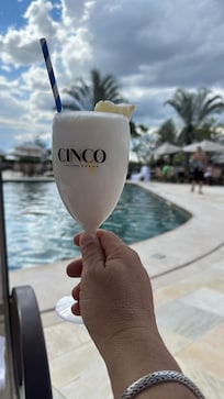 Excelente opções de drinks e bebidas só que muito caro