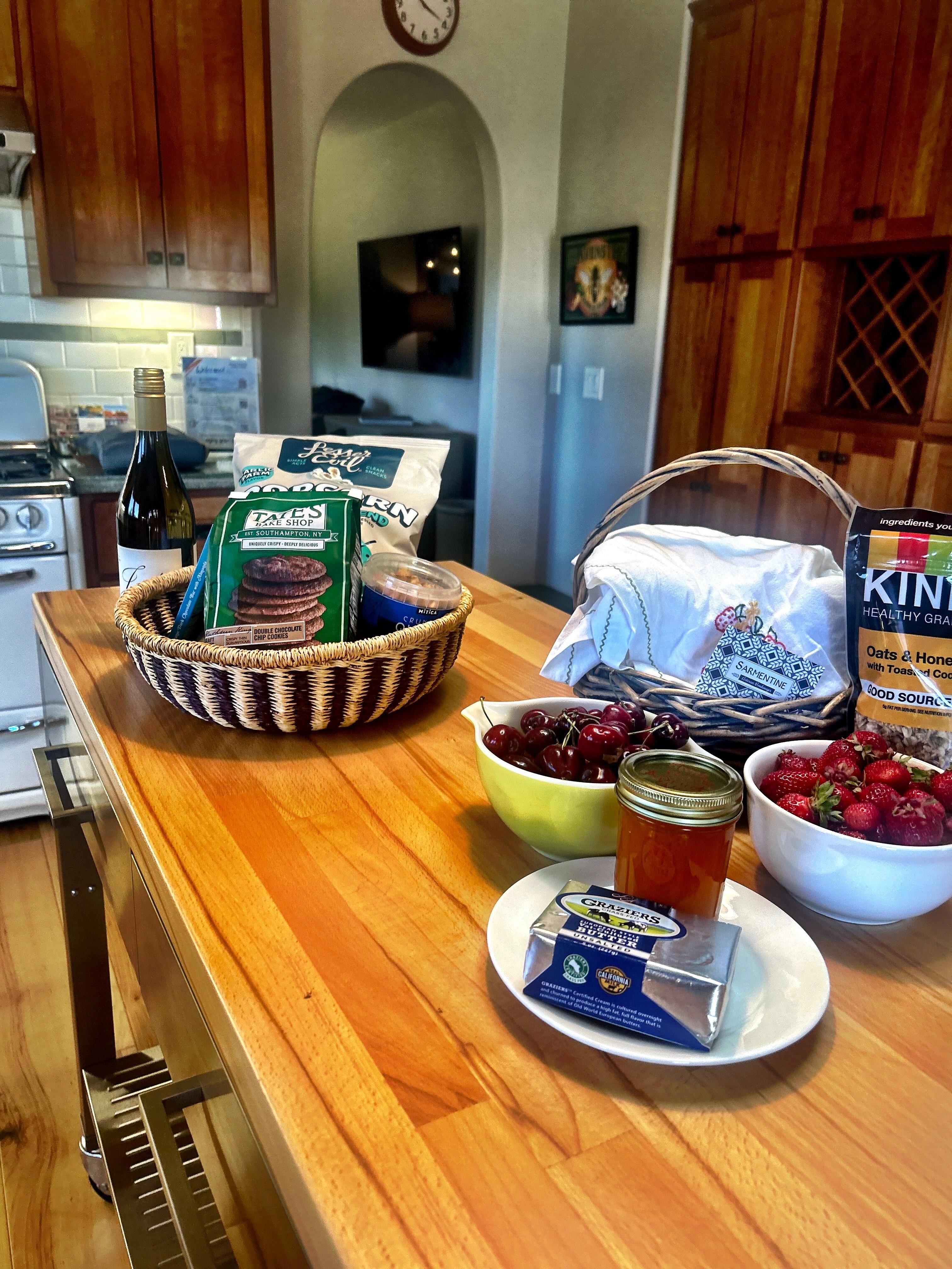 Optional grocery items and a complimentary bottle of wine were waiting upon arrival.