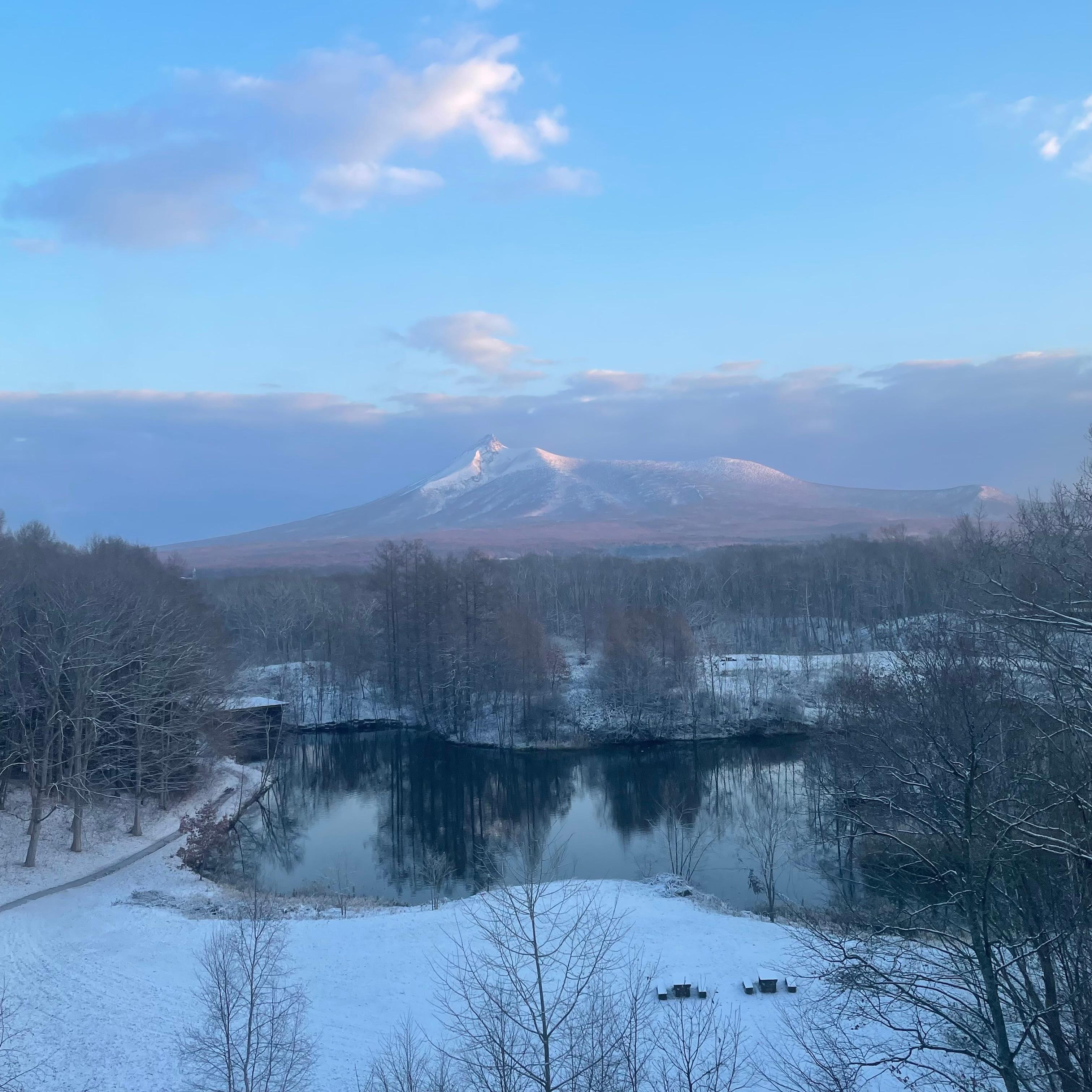 朝日に輝く駒ヶ岳