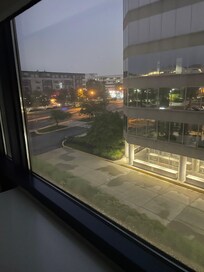 window view towards Twinbrook metro station 2 blocks away Trader Joe, Starbucks, shopping mall nearby👍