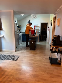 Pic from dining room towards kitchen