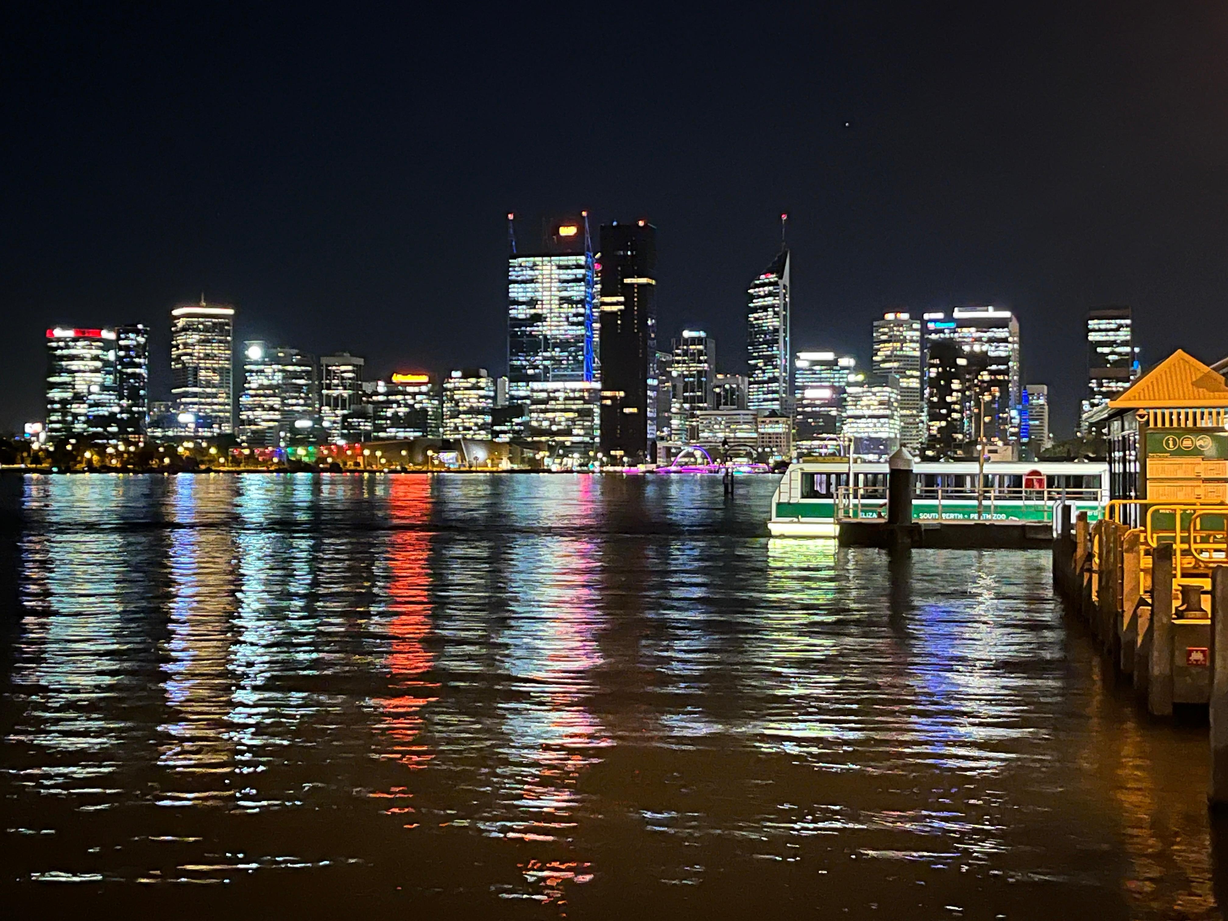 ホテルから徒歩圏内のフェリー乗り場