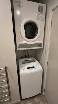 室内に洗濯乾燥機が併設されていてとても便利でした。洗剤は購入または持っていく必要があります。