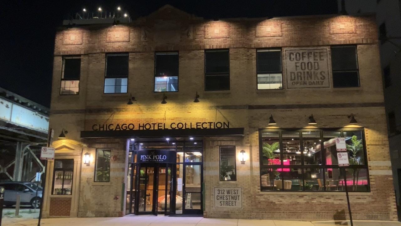 ２階建てで２階が客室なんだけど、部屋の電気が点灯してない部屋が多いと廃墟かと思ってしまう外観。