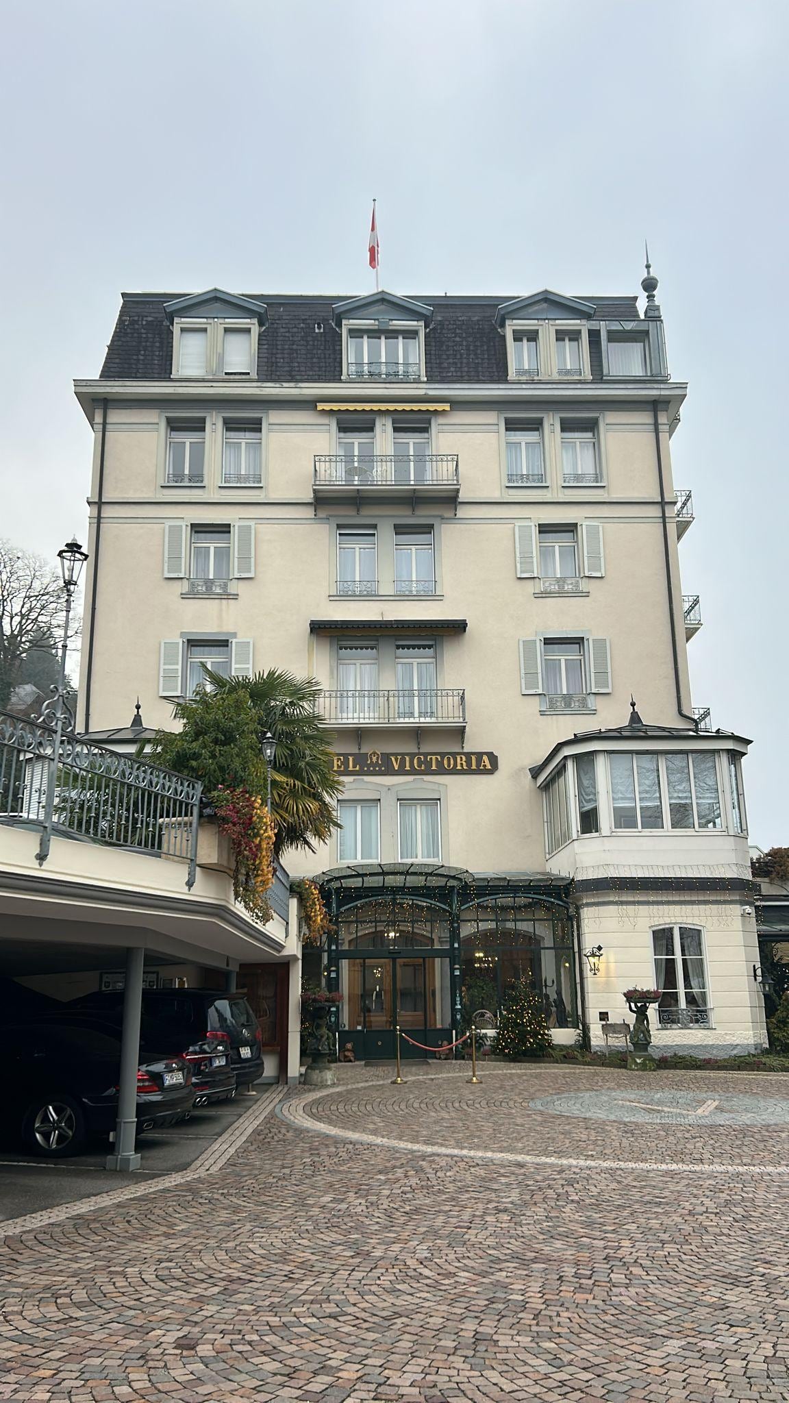 Ample parking but also situated right above the train station in glion down the hill. 