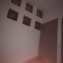 Imagen al interior de la habitación a las 2:00 am, imposible dormir con tanta luz exterior.