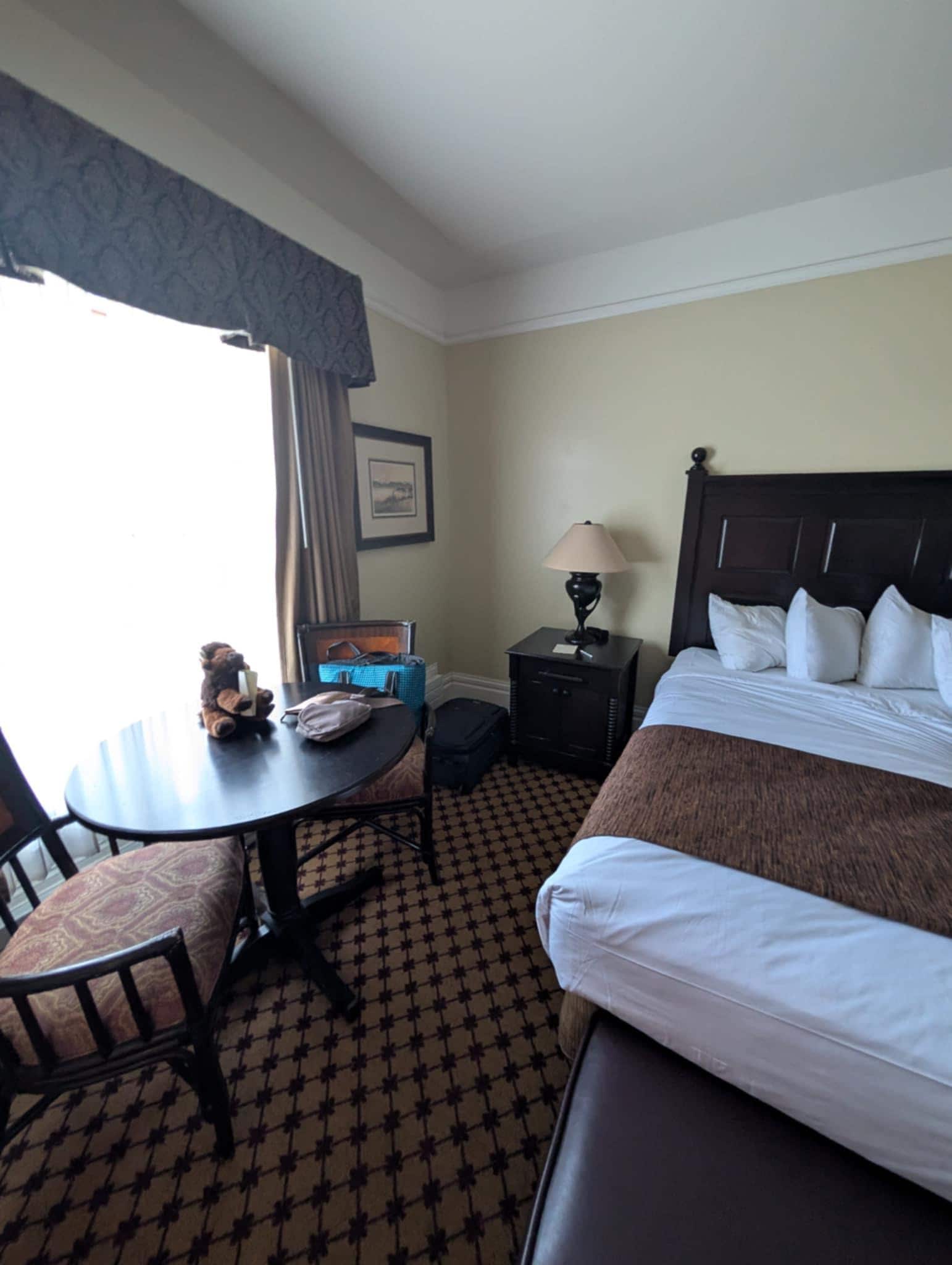 Lovely room with a view of the lake.