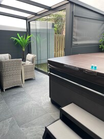 Wintergarten mit Whirlpool