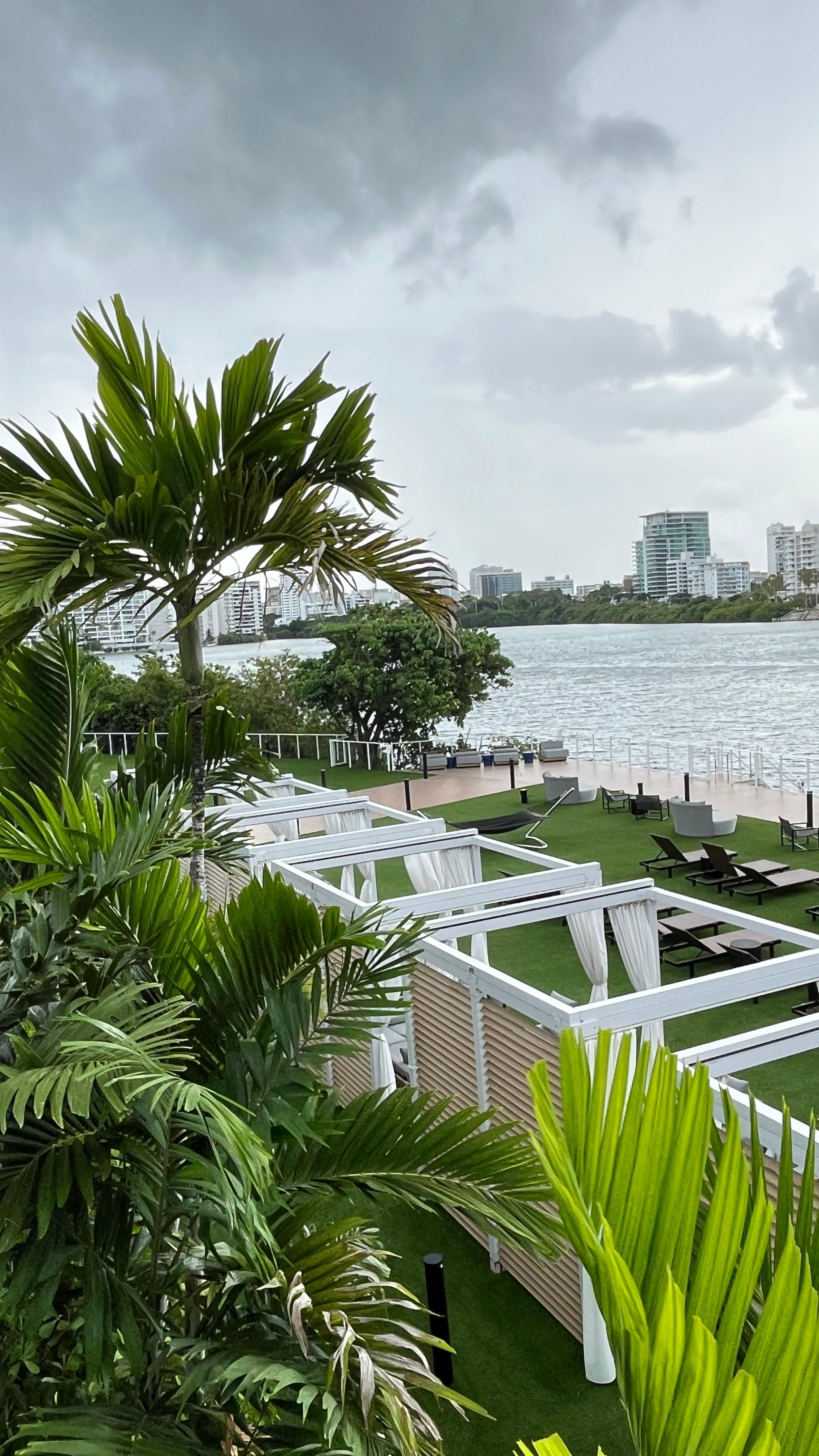 Pool Side Hilton Gaeden Inn