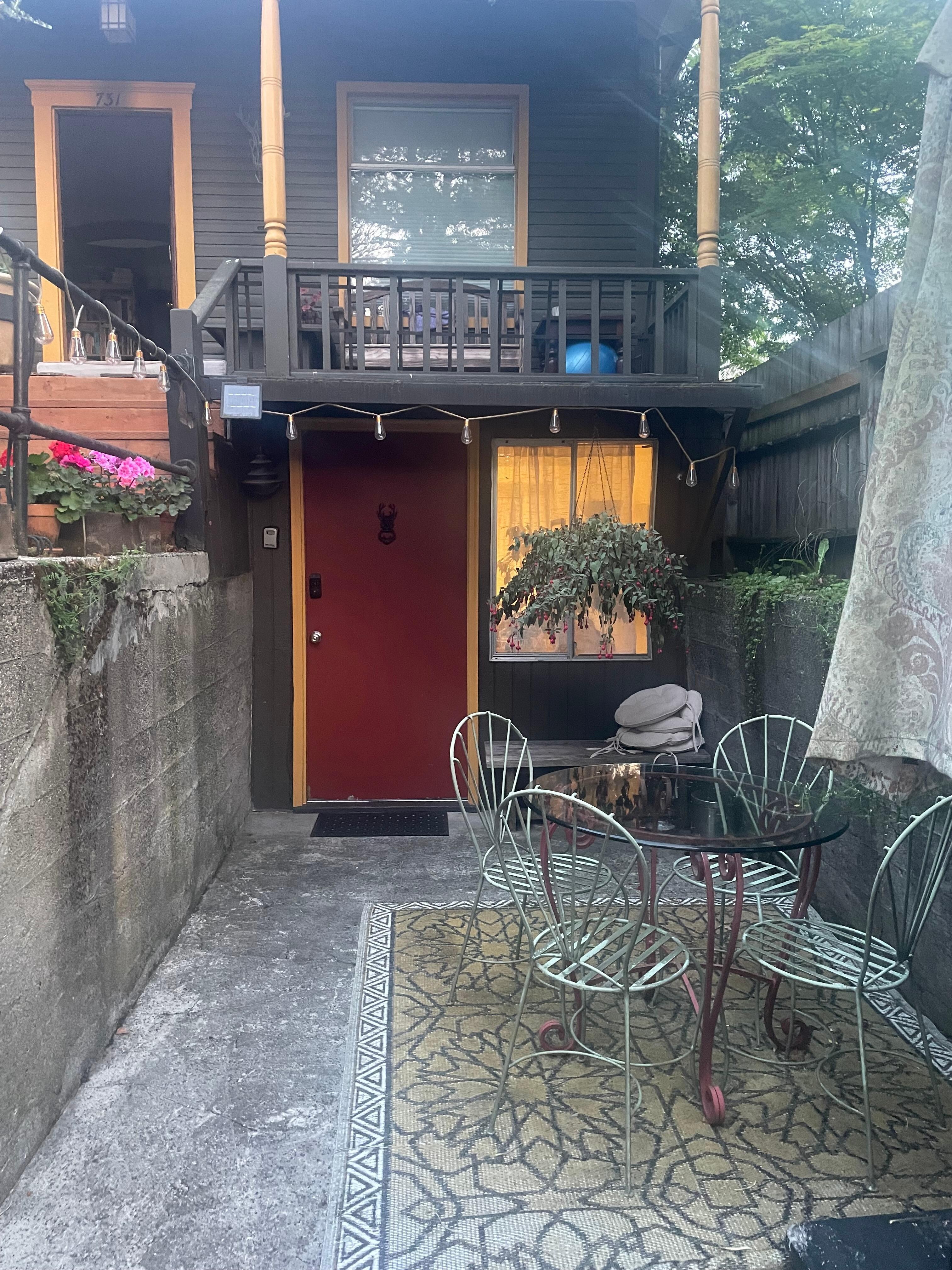 The entrance and outdoor space. 