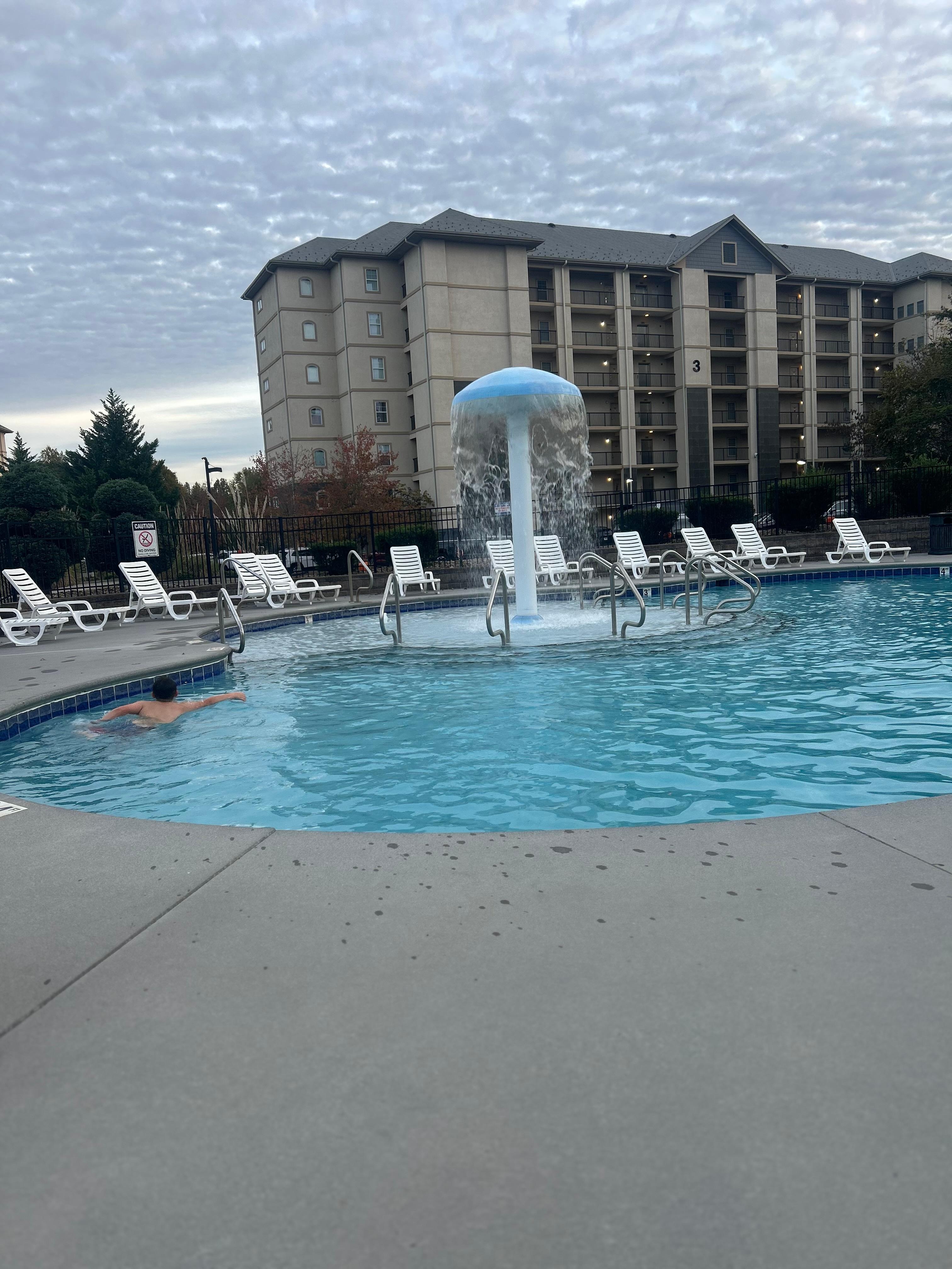  Pool and hot tub outdoor