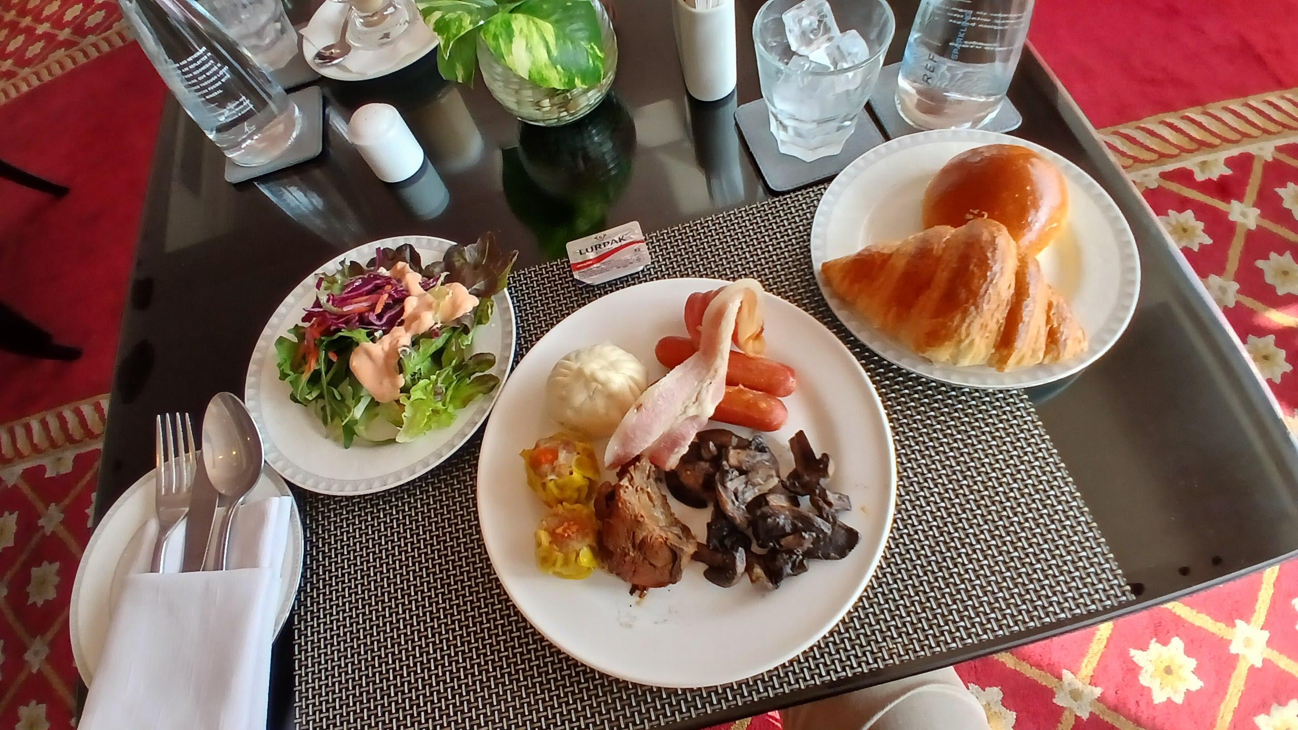 朝食