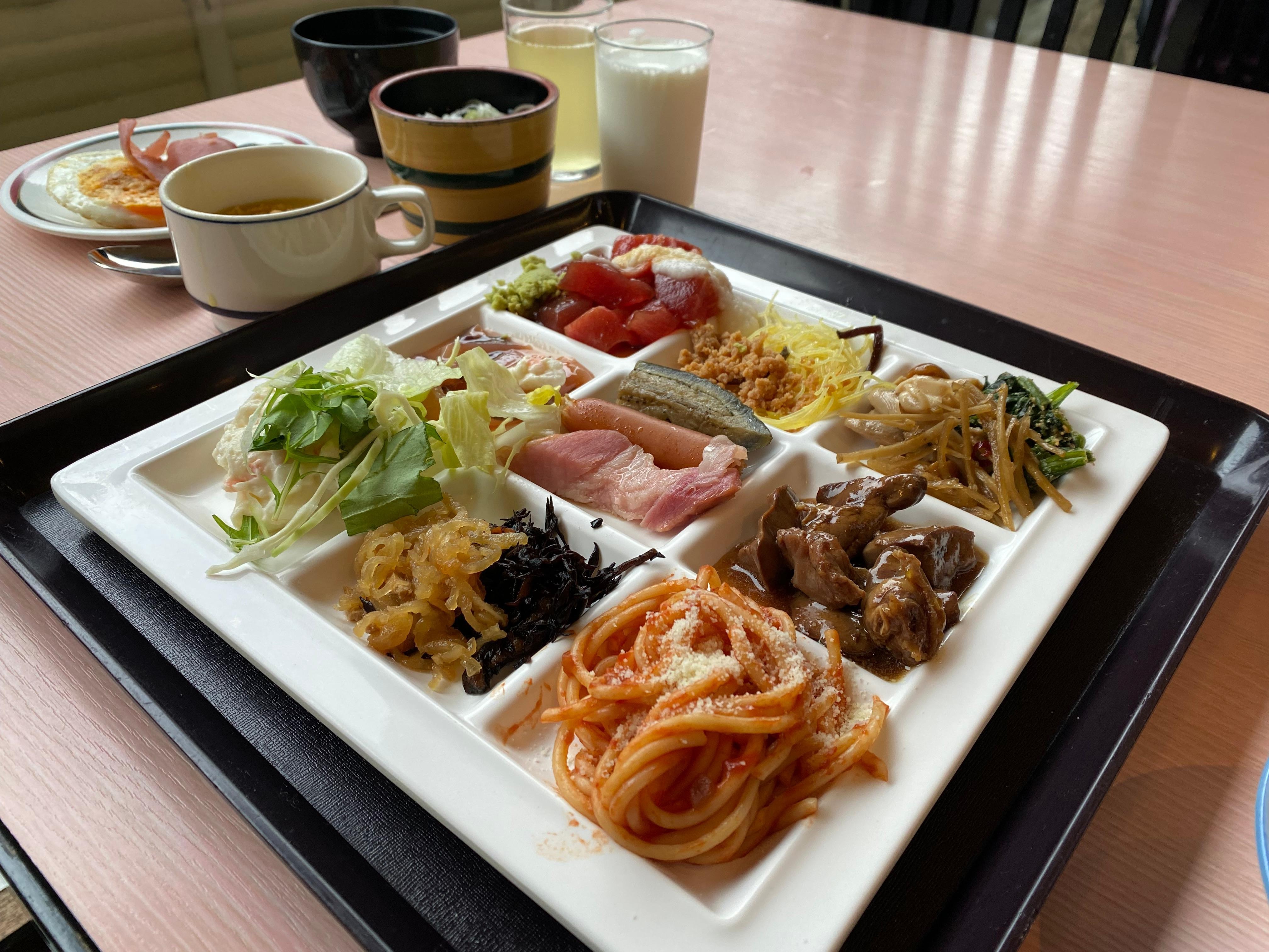 ビュッフェスタイルの朝食
