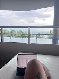 Swim up balcony