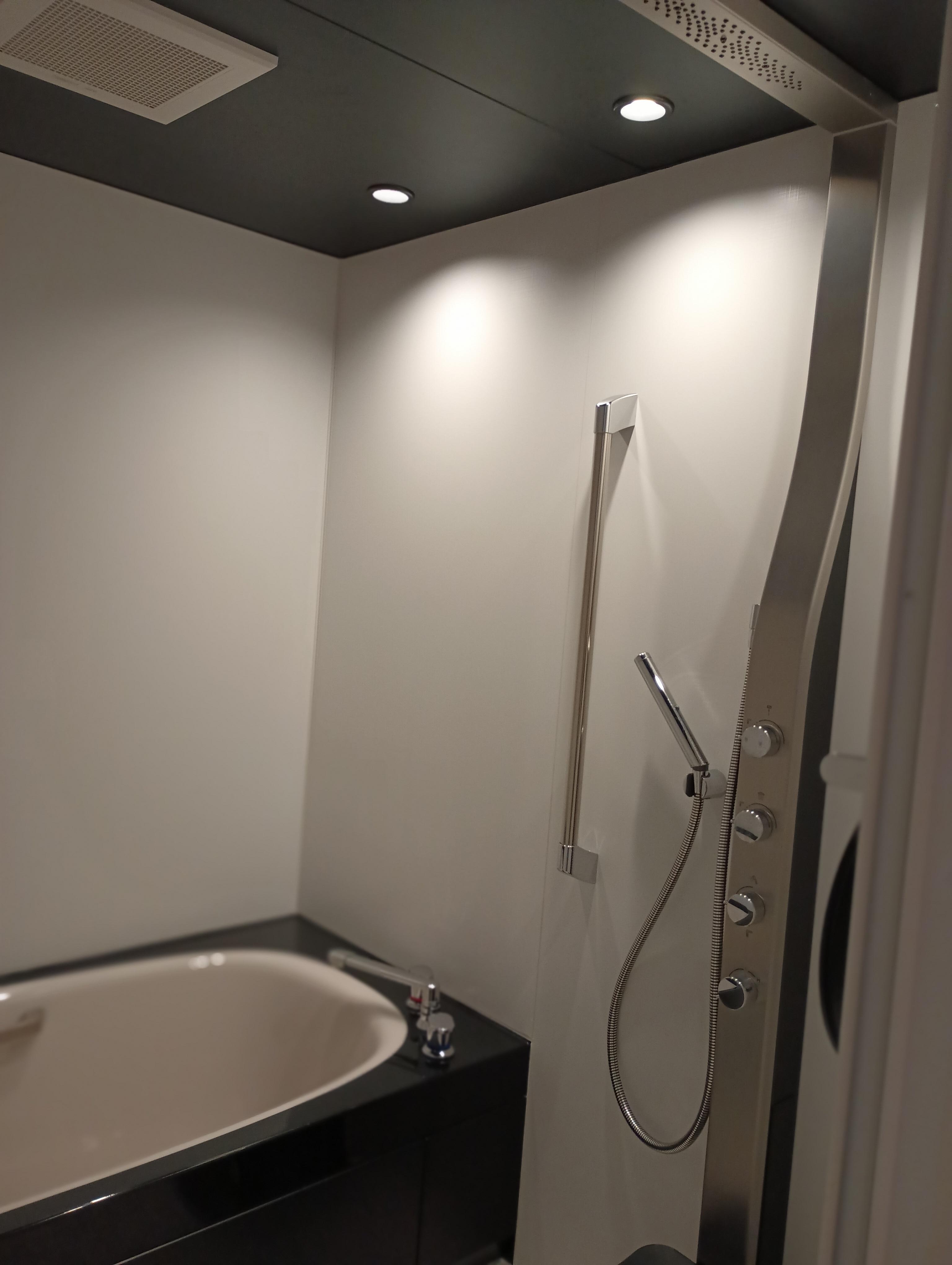 Loved the shower deep bath combo
