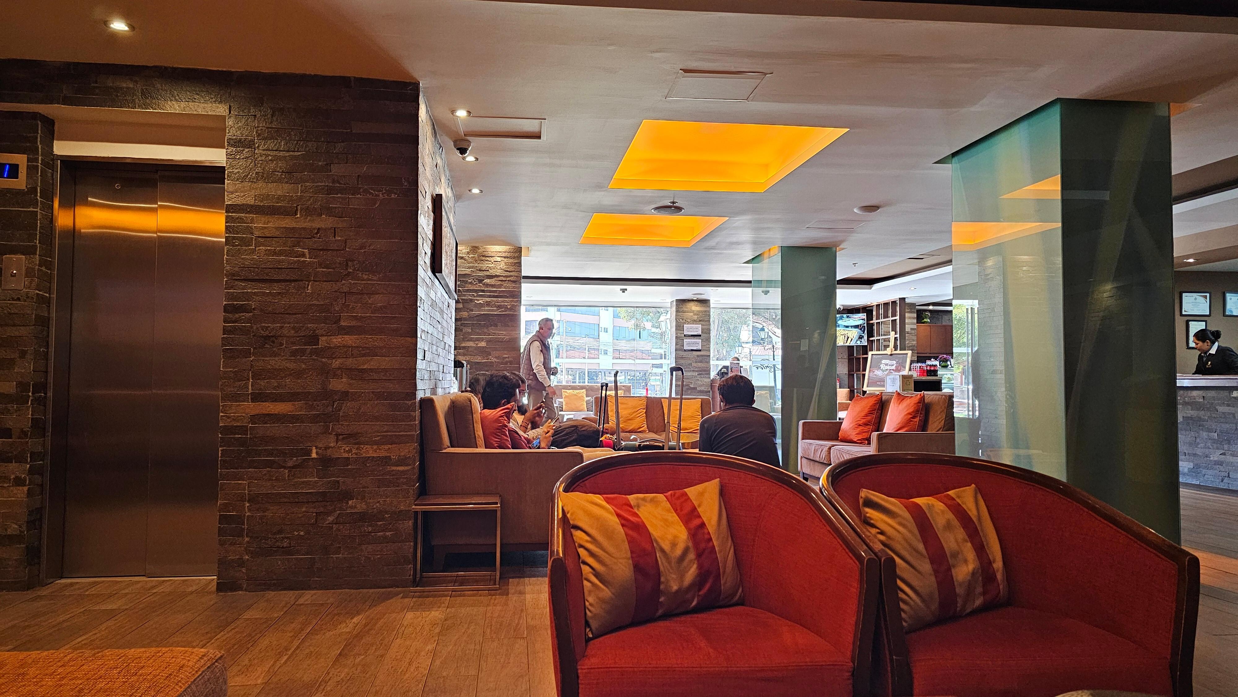 Very comfy and always free tea and cookies available in lobby.