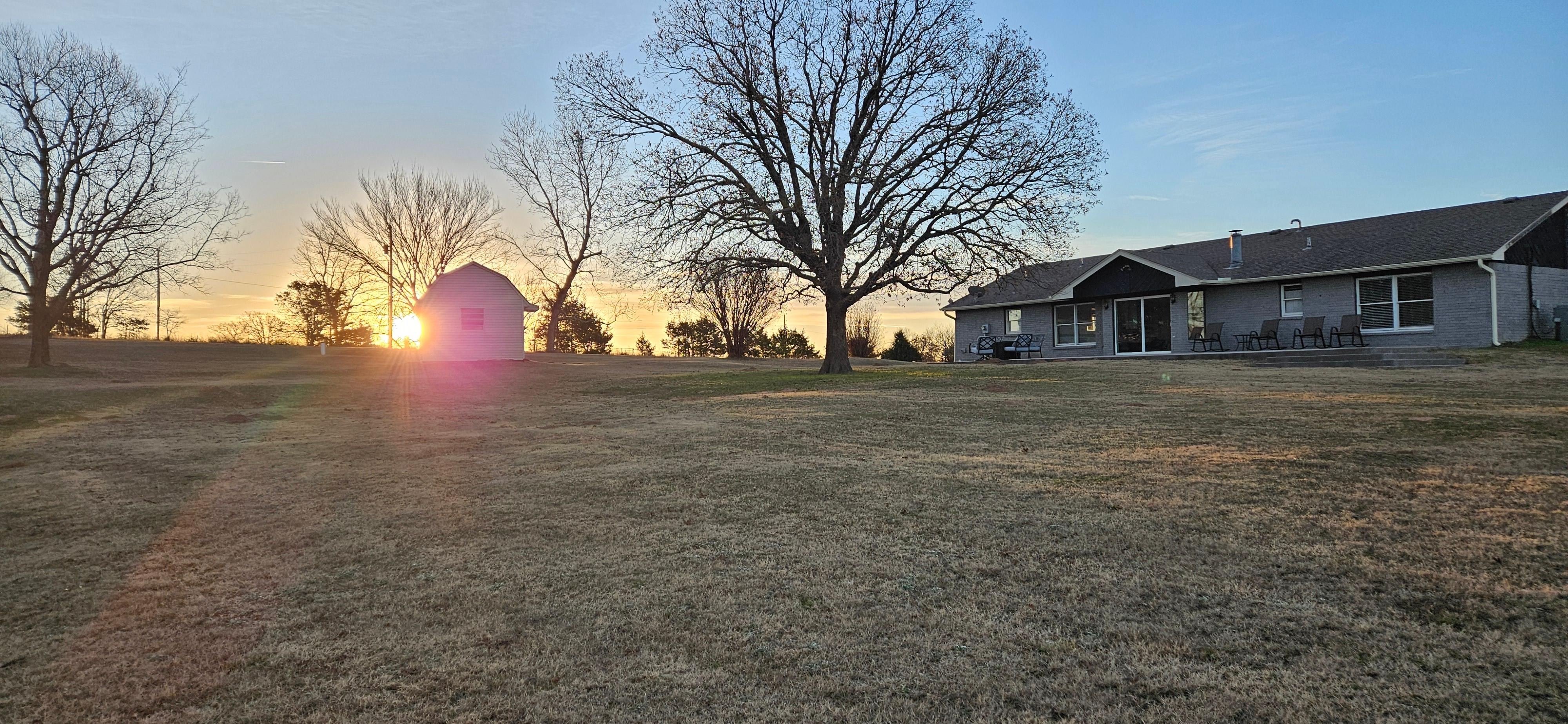 Very beautiful sunrises and sunsets in a quiet neighborhood!