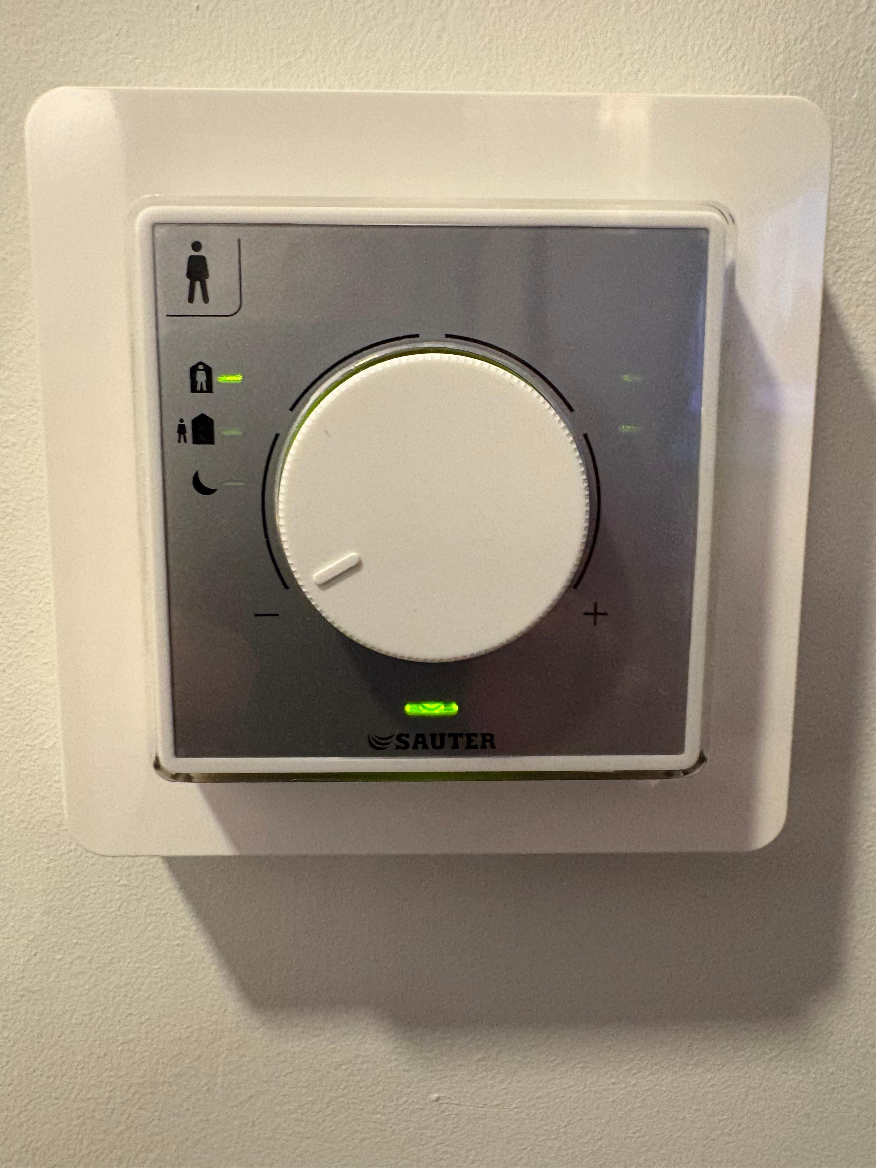 Air conditioner could not be adjusted in the room 