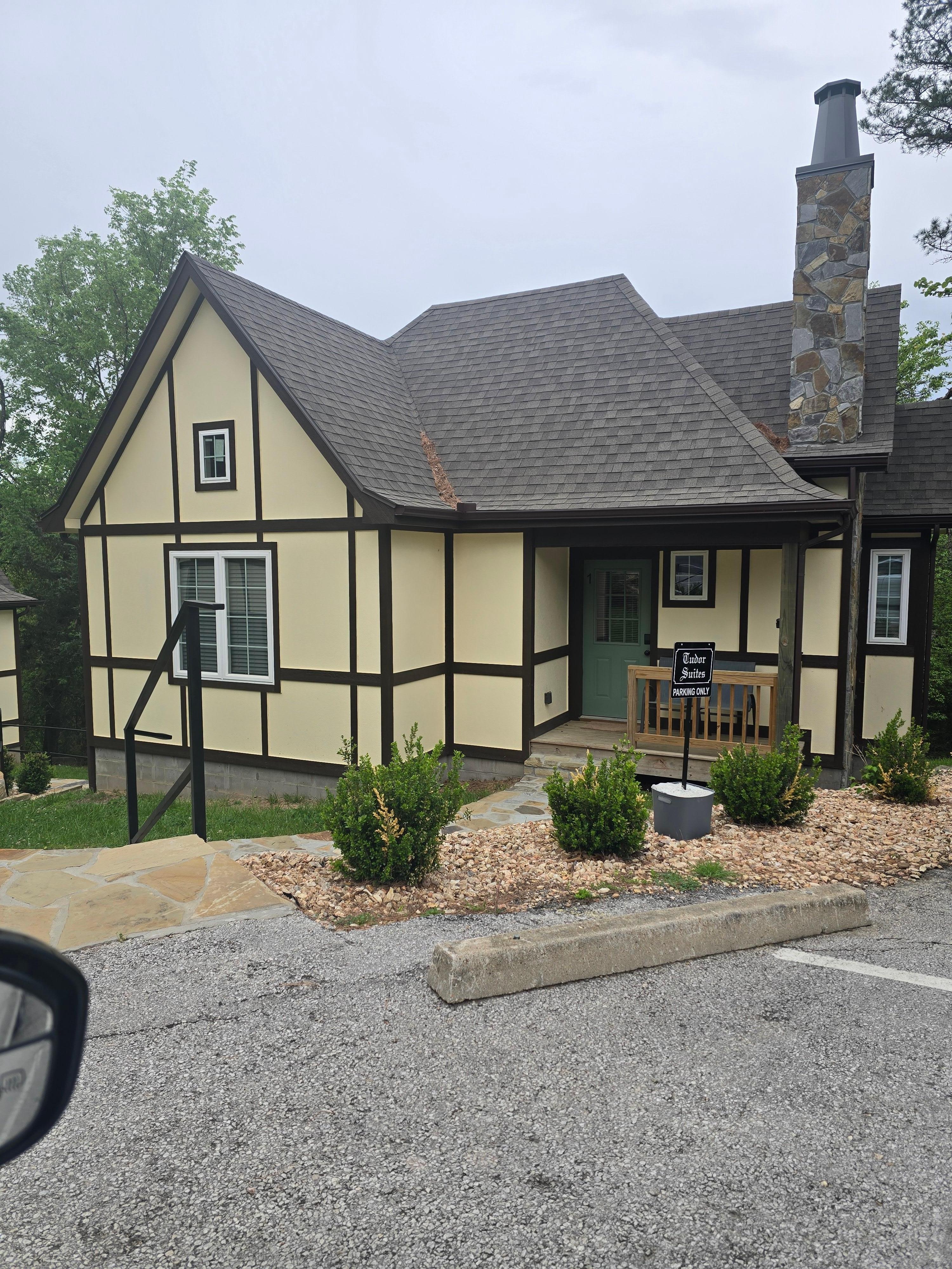 There are 4 of these grouped together..very nice and great location 