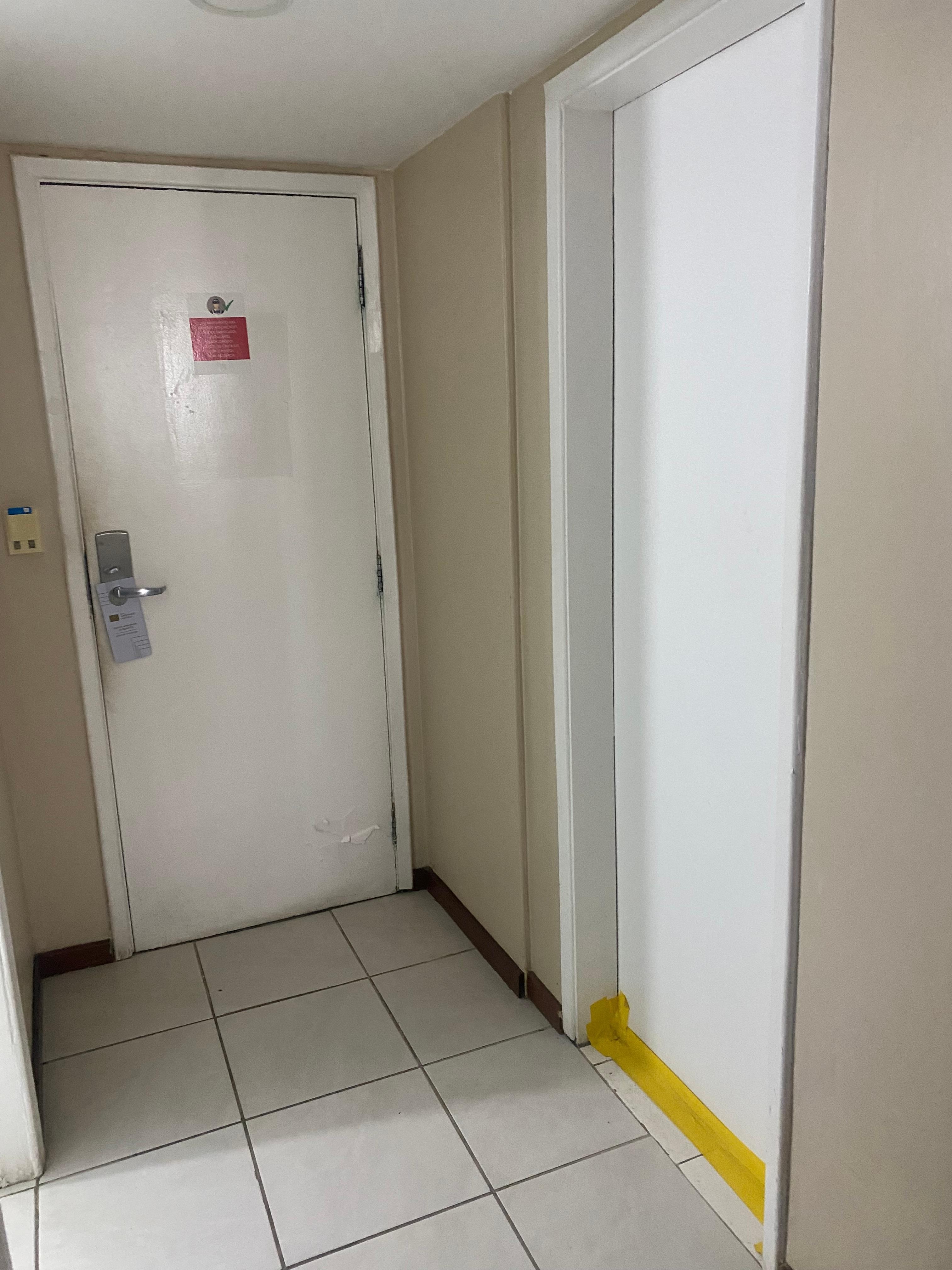 Quarto sem privacidade, escuta   Tudo que é dito no outro quarto