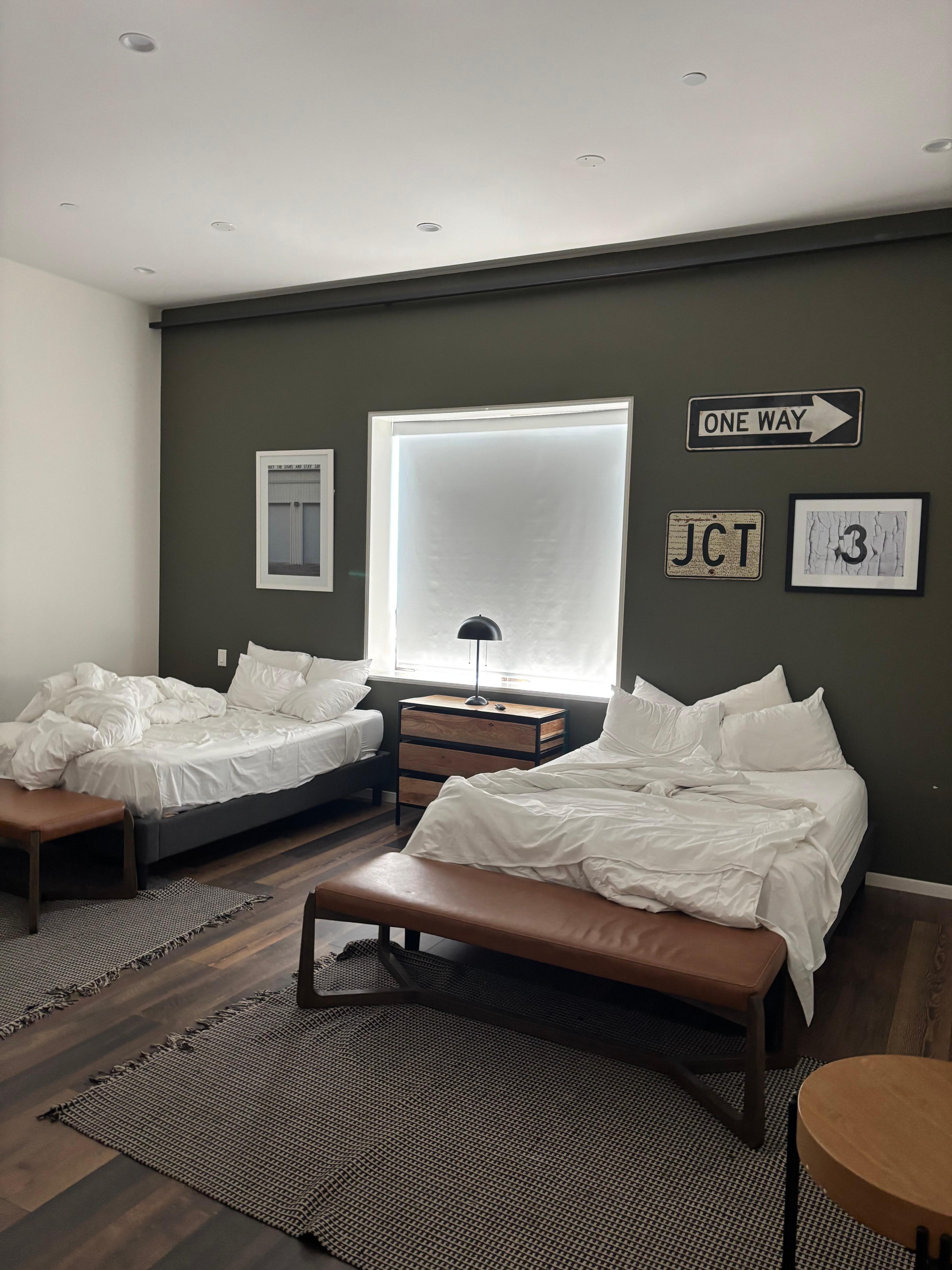 Double bed room (after photo lol)