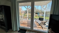 Blich aus dem Wohnraum in den Garten