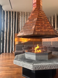 大廳,可惜不像星野奧入瀨一樣是用真正木材燒的