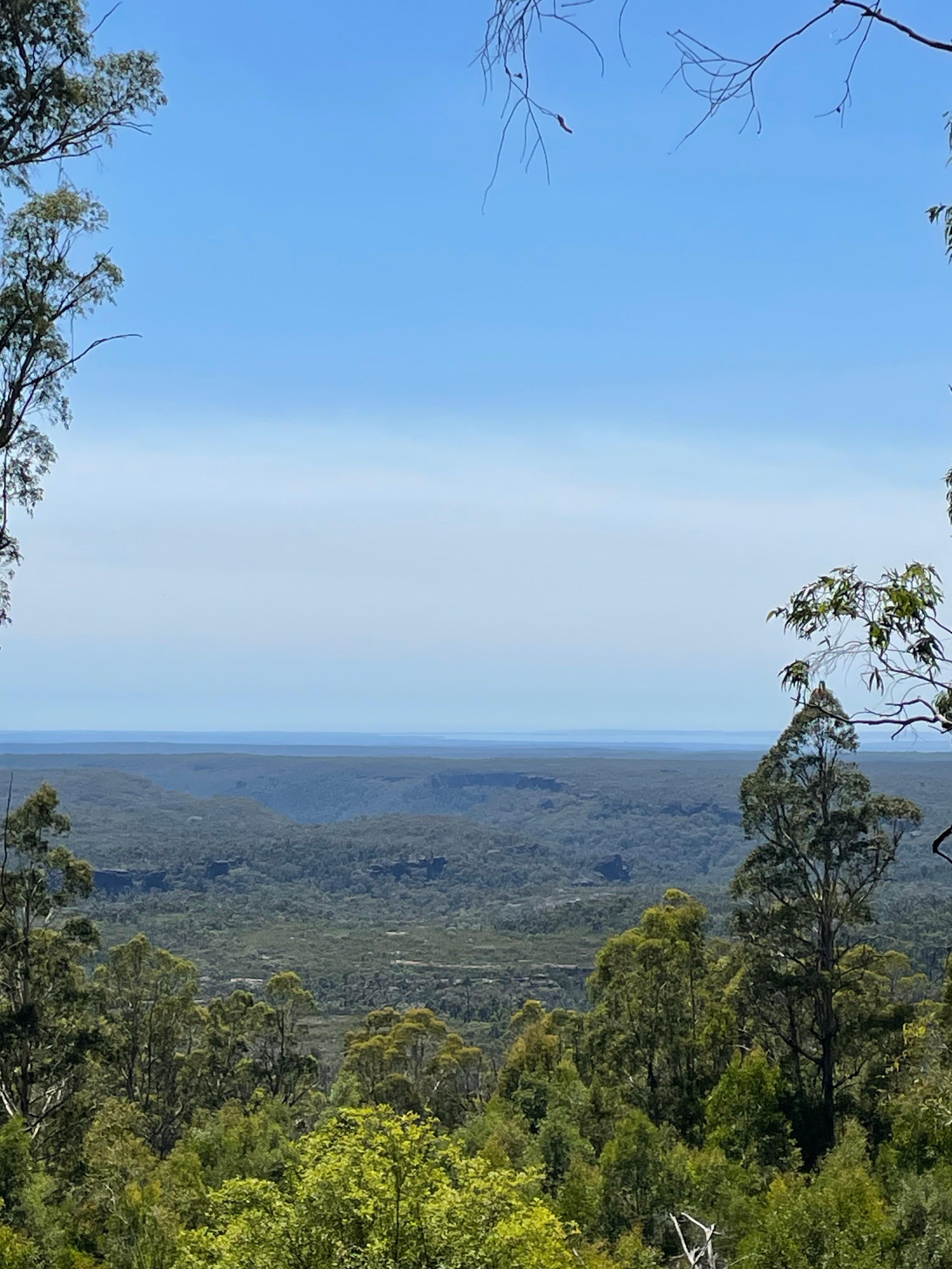 Two minute walk to the escarpment and views that go on forever ( do it on a moonless night and see the Milky Way )