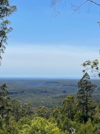 Two minute walk to the escarpment and views that go on forever ( do it on a moonless night and see the Milky Way )