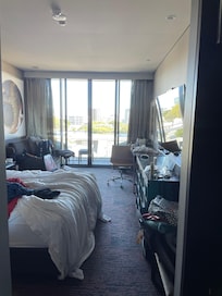 Lovely big room, balcony with table & chairs