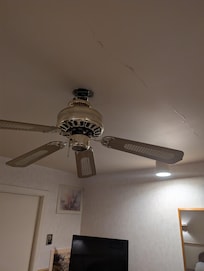 Plafonnier et plafond