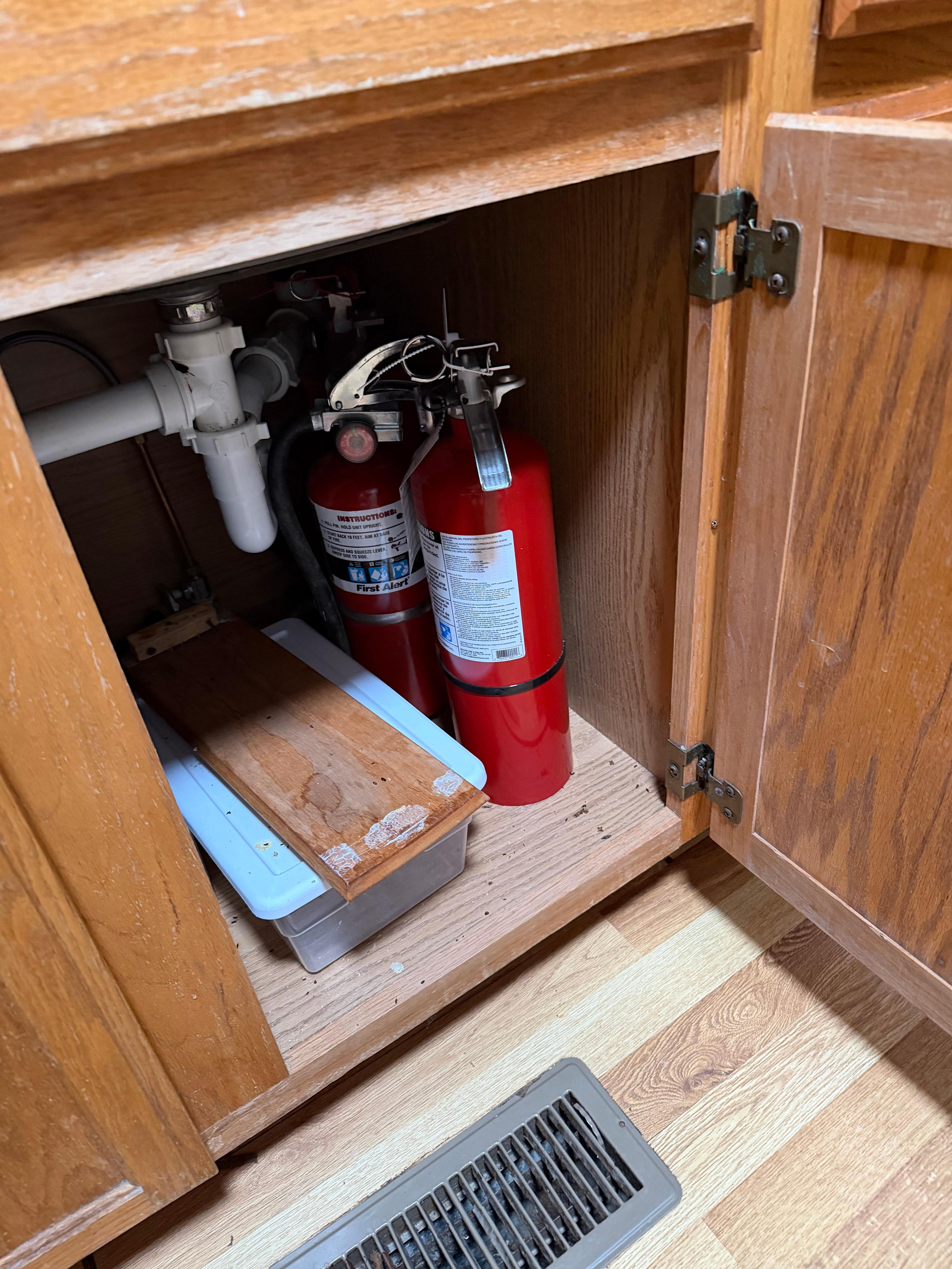 Mouse pop was in all drawers and cabinets. 