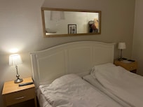 Skön säng i en lugn miljö.