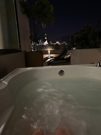 Hot tub!!
