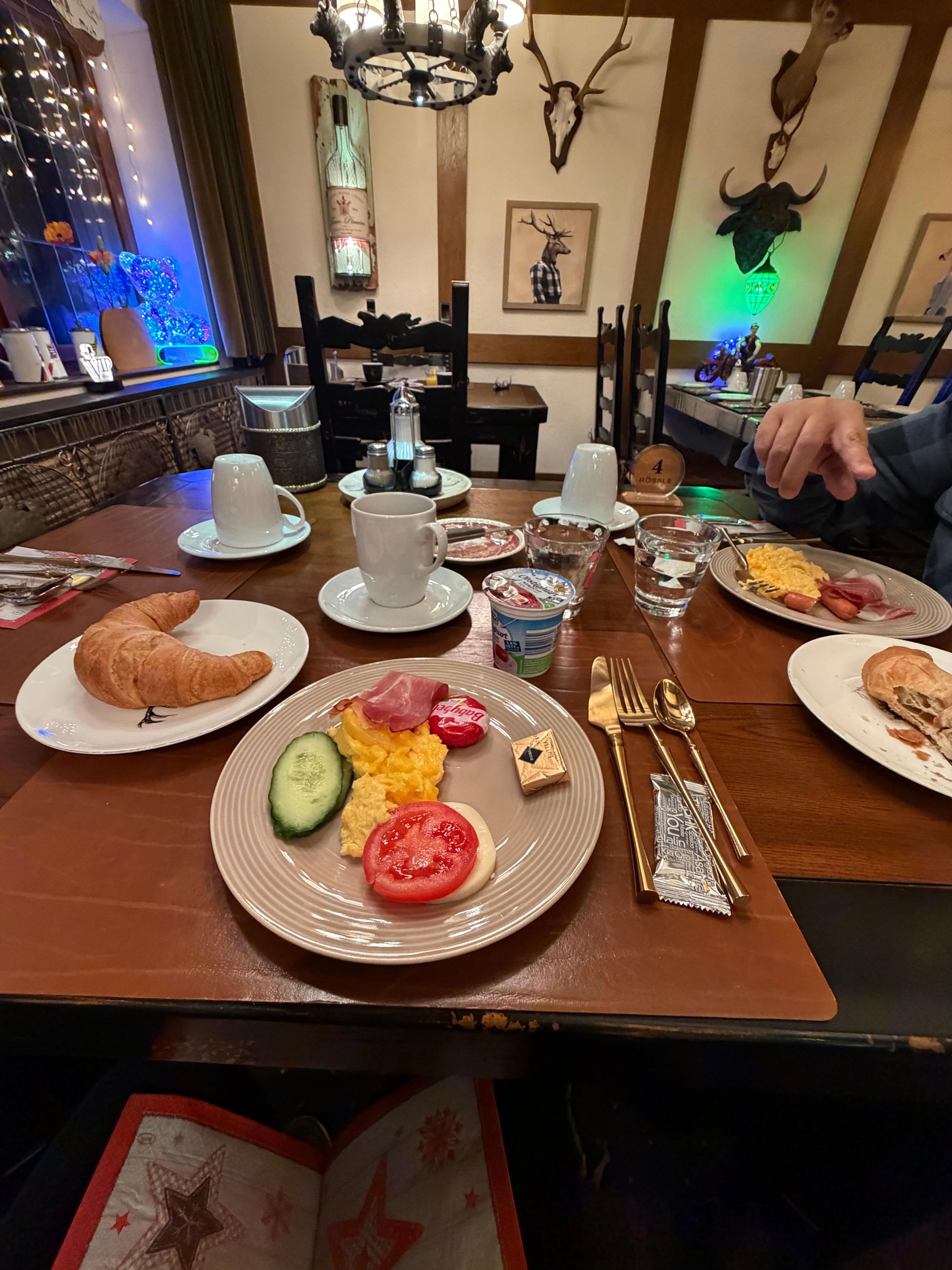 A cozy breakfast room with adequate yummy selections.