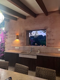 Beautiful view of the sunrise and sunset in the outdoor kitchen area.