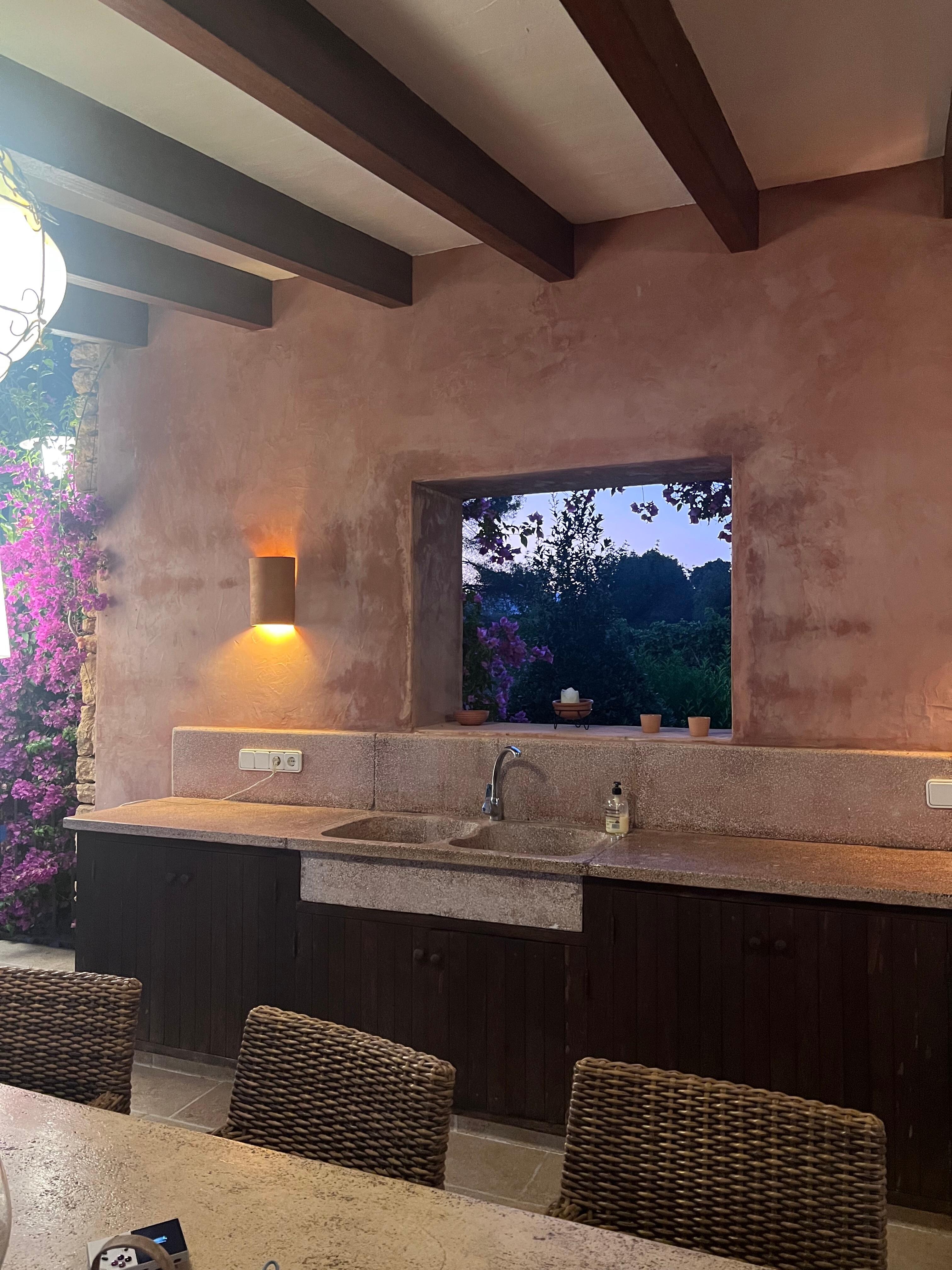 Beautiful view of the sunrise and sunset in the outdoor kitchen area. 