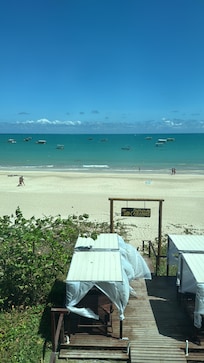 Vista dos quartos com vista para o mar.