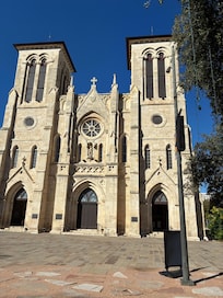 Near by San Fernando Cathedral a ten minute walk