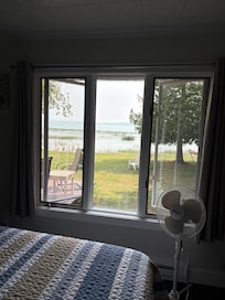 Lake view to wake up to!