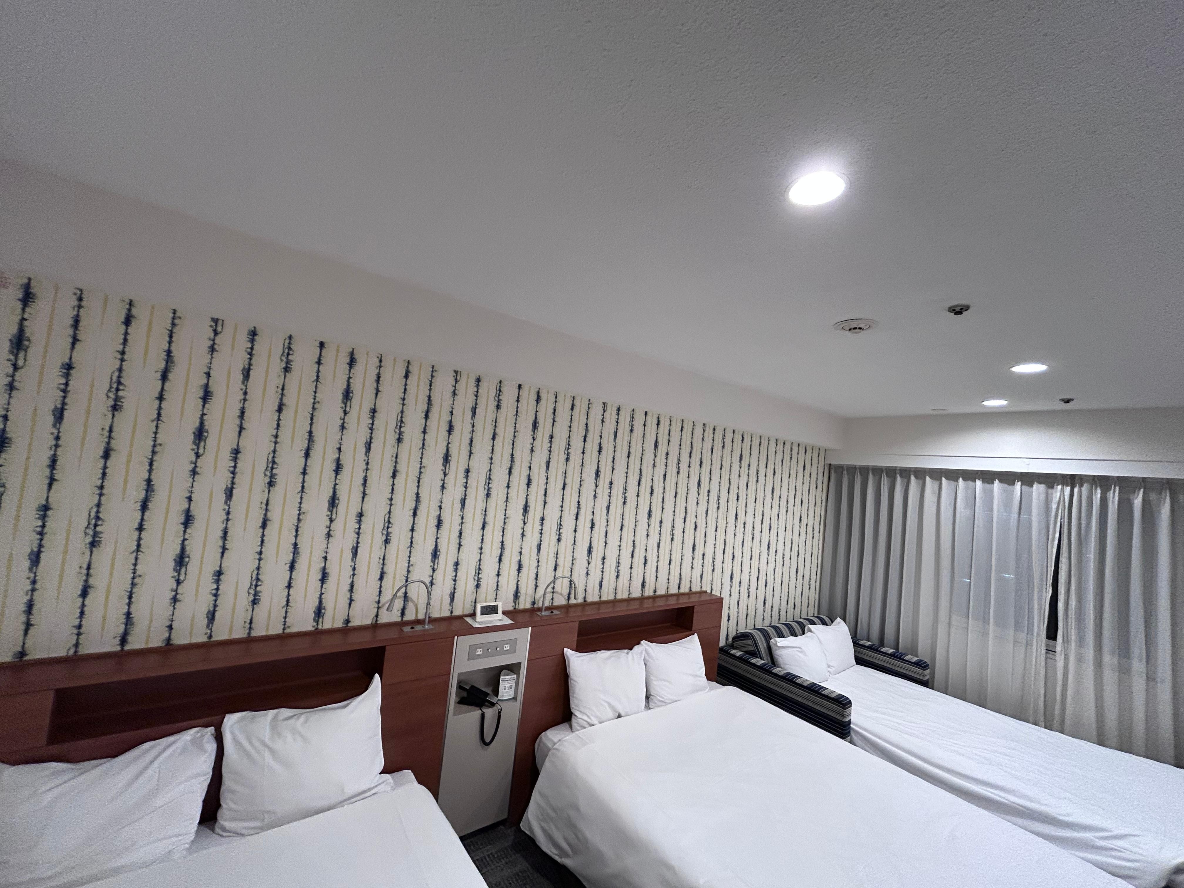 3人でトリプルだったから、ソファーがベッドになってしまっています💦