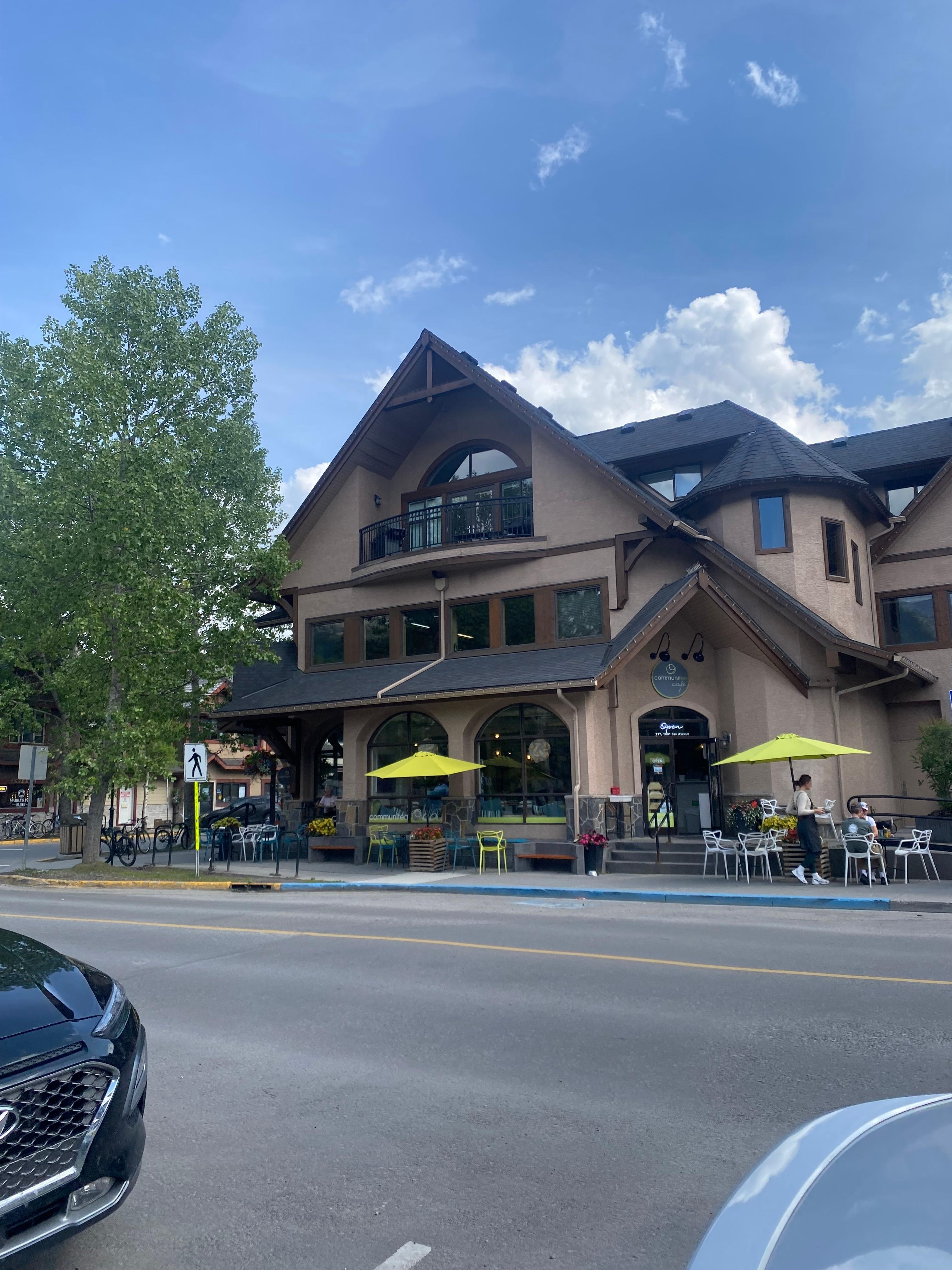 Nearby/ walkable restaurant, groceries, and downtown area.