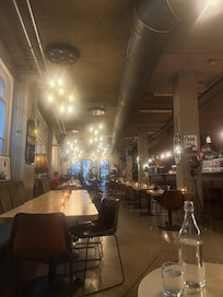 Breakfast/restaurant