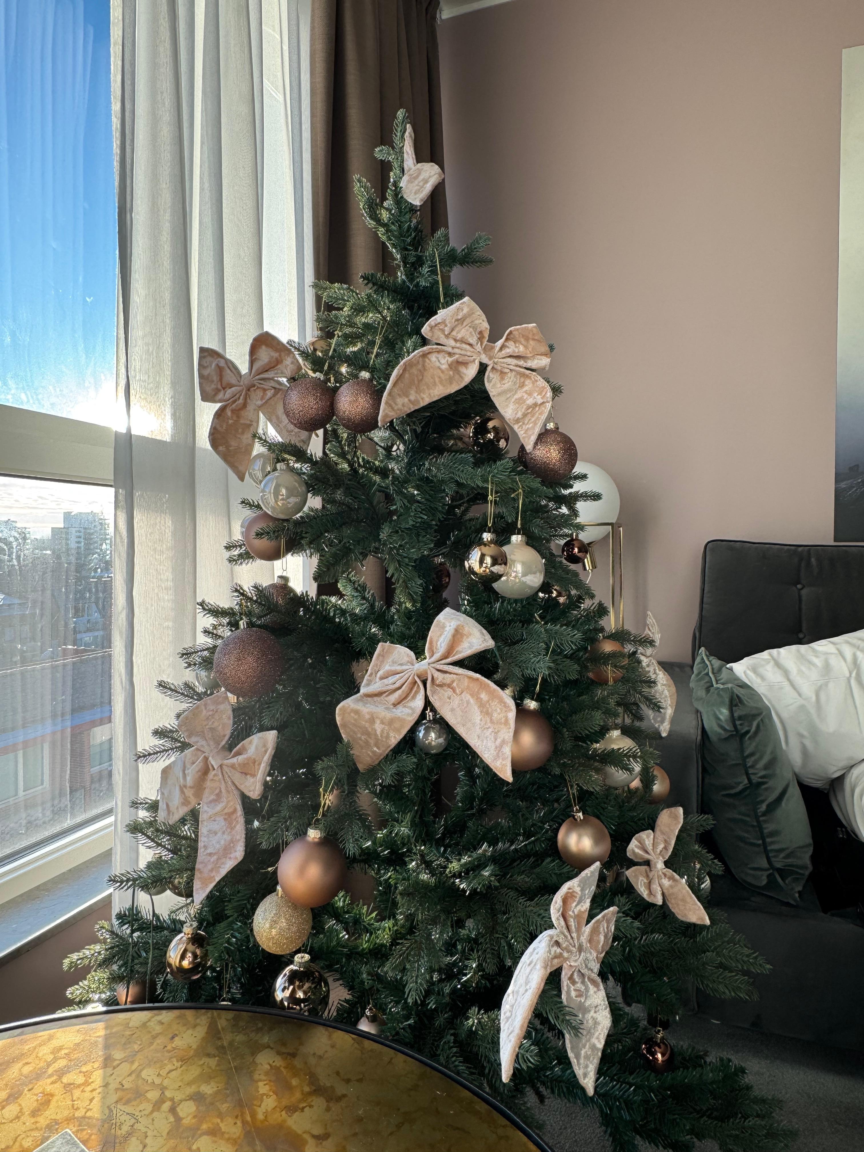 Trevligt med gran på rummet i juletider